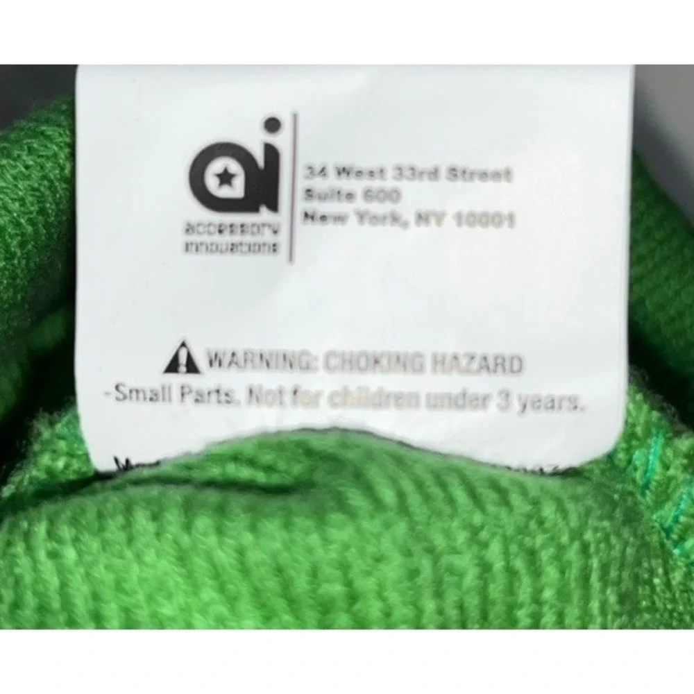 Universal Studios WICKED Elphaba Green Pom Pom Beanie NWT